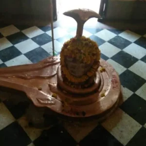 Rin Mukteshwar Mahadev Temple is located on Omkareshwar-Parikrama/Omkar-Parvat On the banks of Narmada Kaveri Sangam. It was built by the Pandavas during their AGYATWAS. When they asked Lord Krishna the reason for their suffering, God told him about this Agyatvaas due to Pitra-Rina (ancestor's debt). At the same time, he described the significance of worshiping Lord Shiva in the form of Rin Mukteshwar.